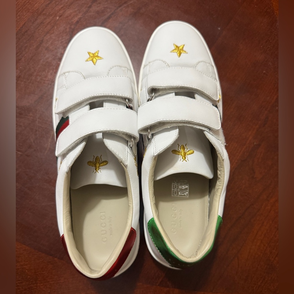 Gucci Kids/Womens White Sneakers with Gold Stars